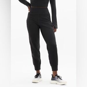 GOOD CONDITION - Athleta Rainier Mid Rise Jogger - Black
